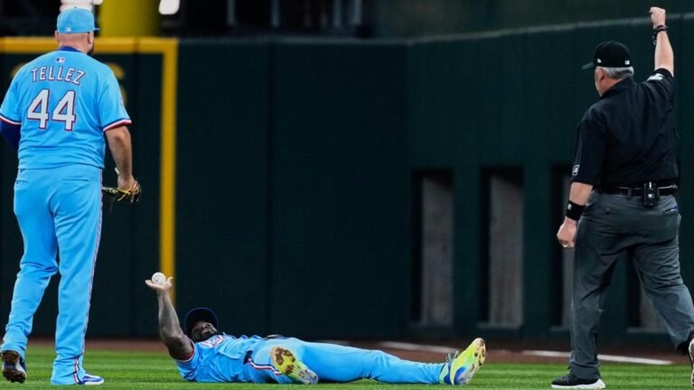 Phillies move Rangers with 4-2 triumph