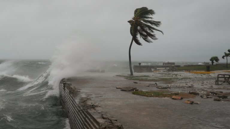 Storm Melissa makes landfall in southwestern Jamaica near New Hope as Classification 5 tornado|Live Look