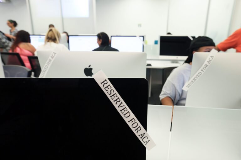 Feds reduced program to aid Texans discover insurance coverage