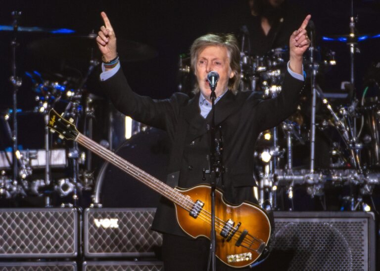 The Alamodome Bursts With Love at Paul McCartney’s First San Antonio Program in a Years • The Austin Chronicle